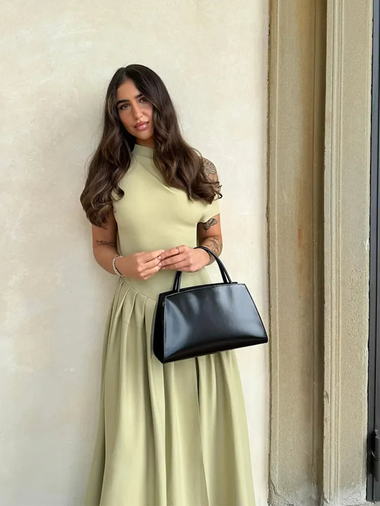 Robe longue plissée élegante a col rond