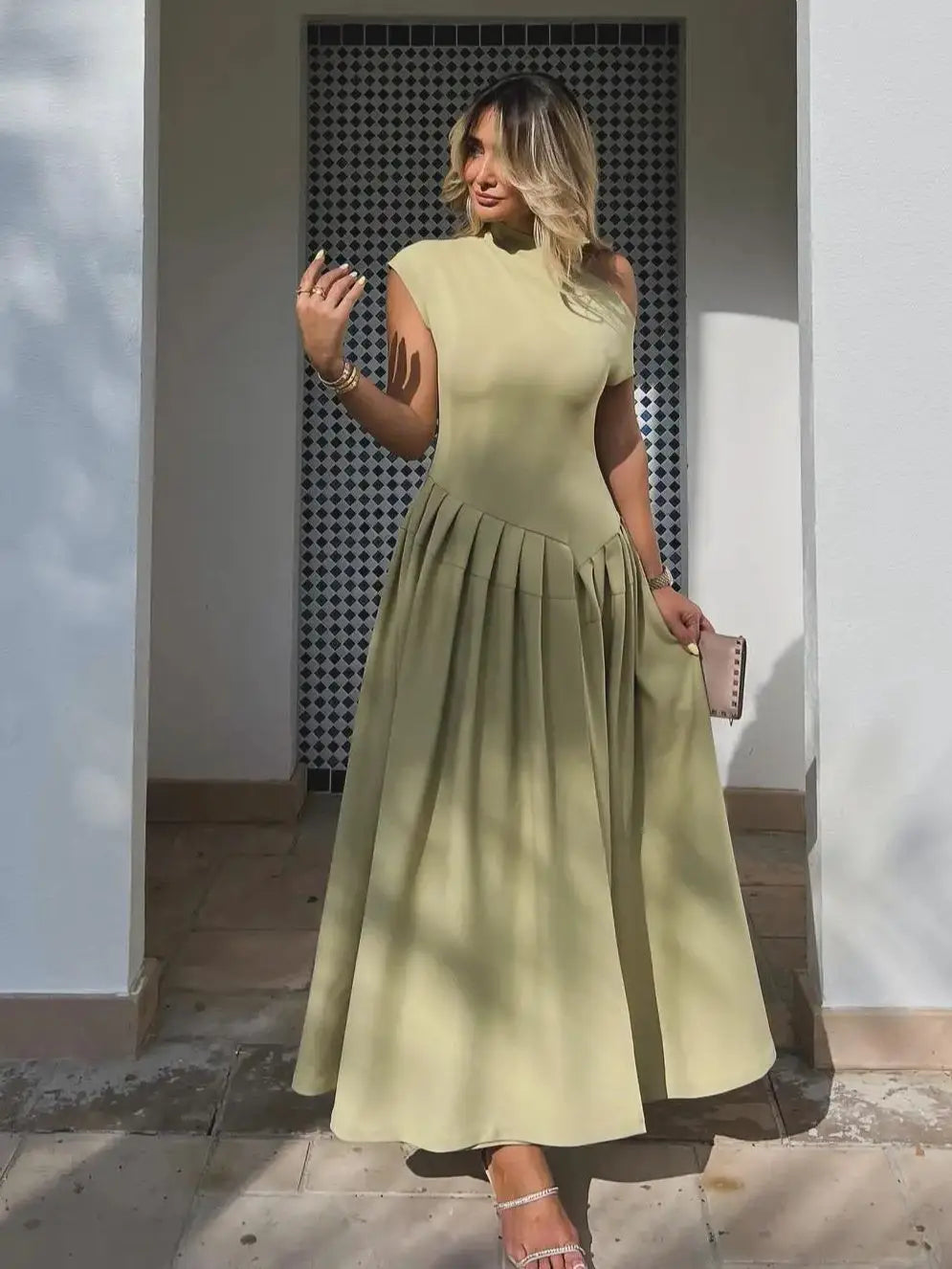 robe longue plissée élégante a col rond