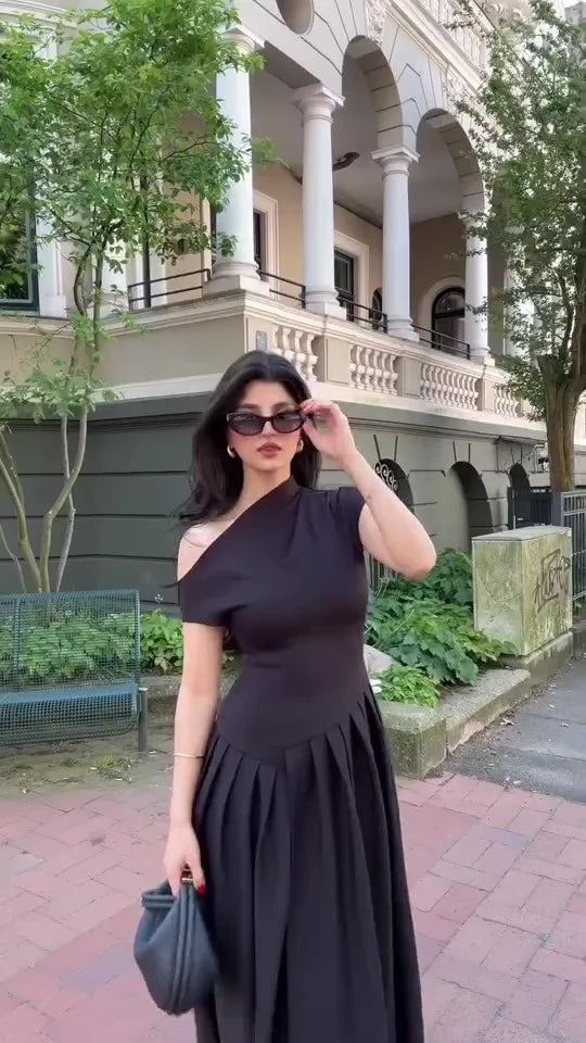 Robe longue plissée élegante a col rond